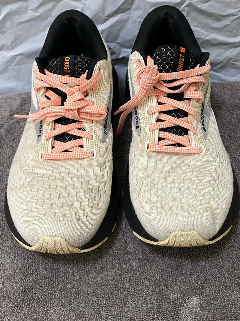 Brooks Ghost 16 Women’s Running Shoes - Cream with Peach Accents women size 8.5